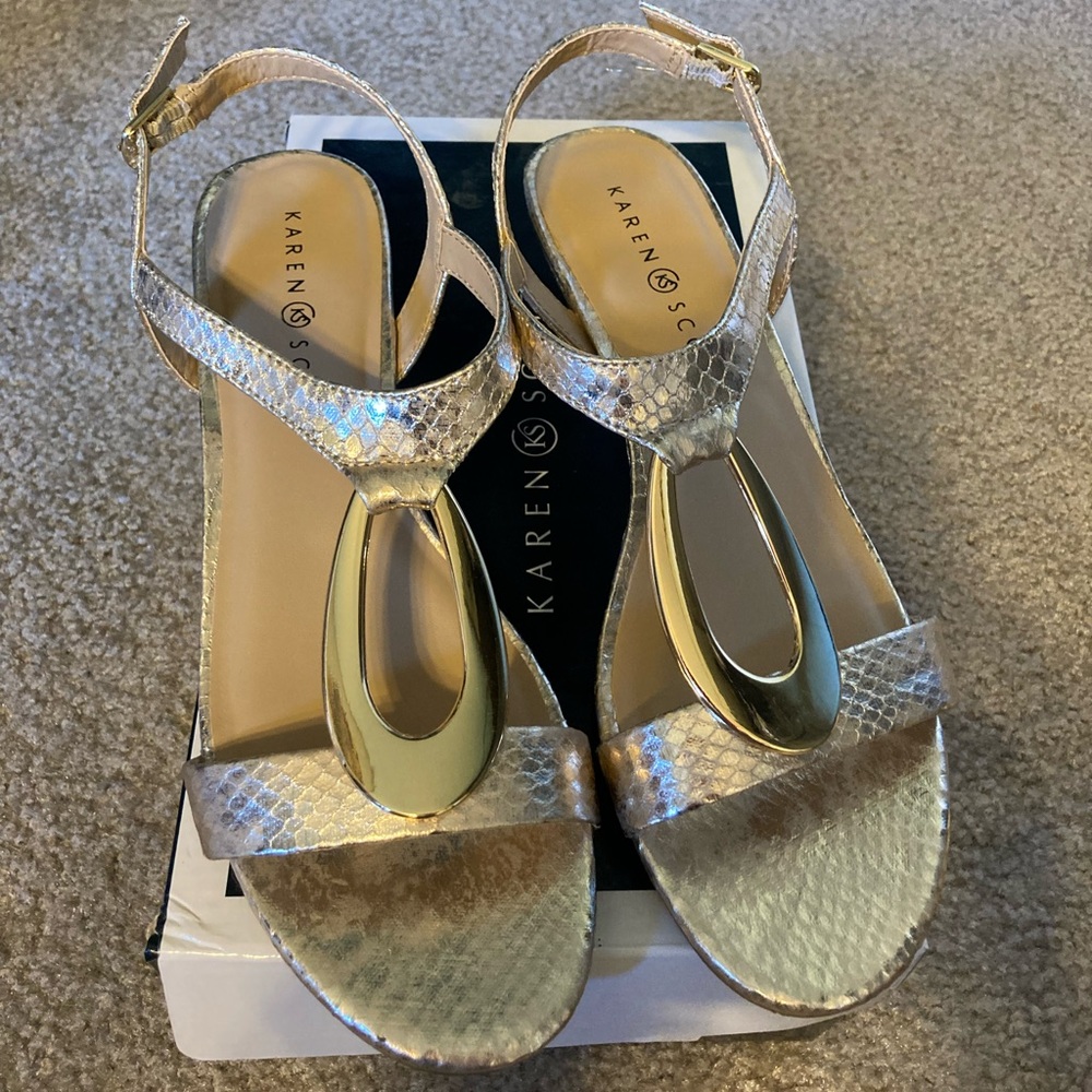Karen Scott dress shoes. Brand new, never worn! Size 8. Color gold.